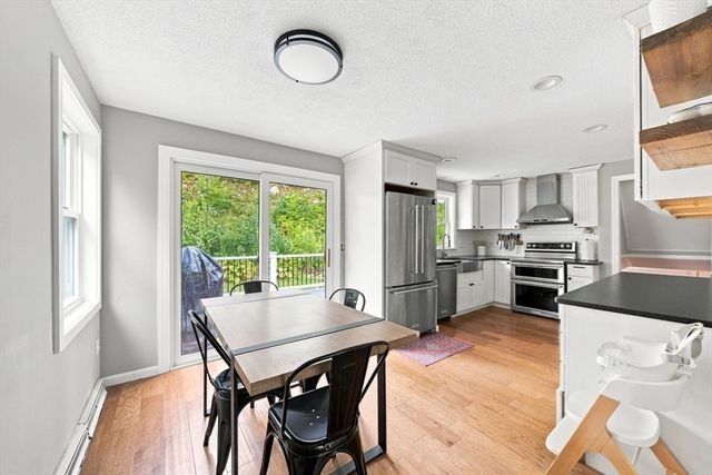 118 Horseneck Rd, Dartmouth, MA 02748