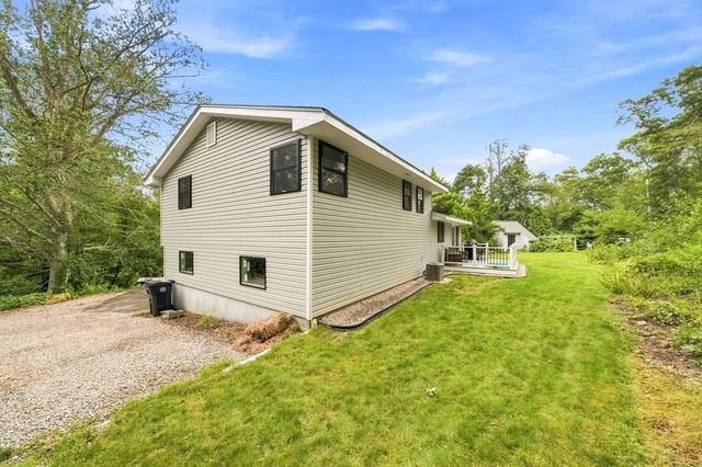 118 Horseneck Rd, Dartmouth, MA 02748