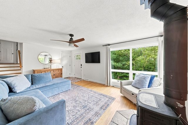 118 Horseneck Rd, Dartmouth, MA 02748