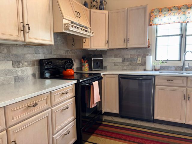 1019 Hidden Creek Drive 17, Norton Shores City, MI 49441