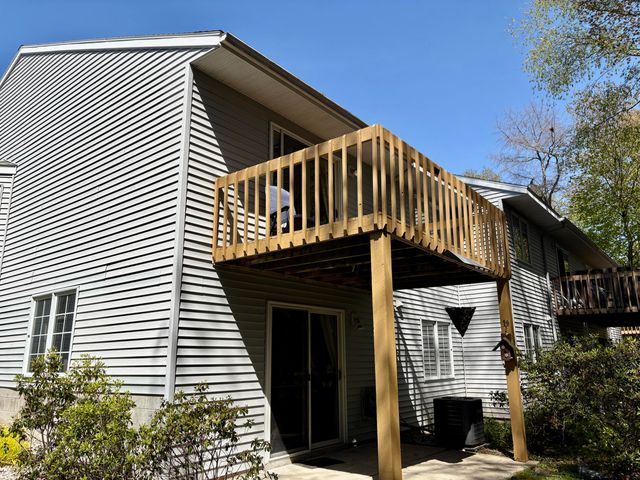1019 Hidden Creek Drive 17, Norton Shores City, MI 49441