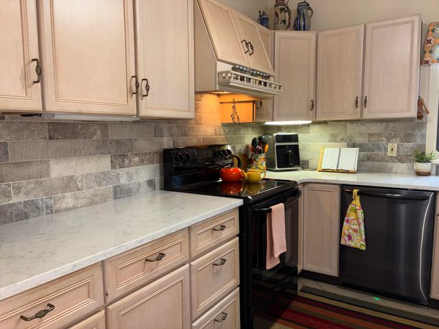 1019 Hidden Creek Drive 17, Norton Shores City, MI 49441