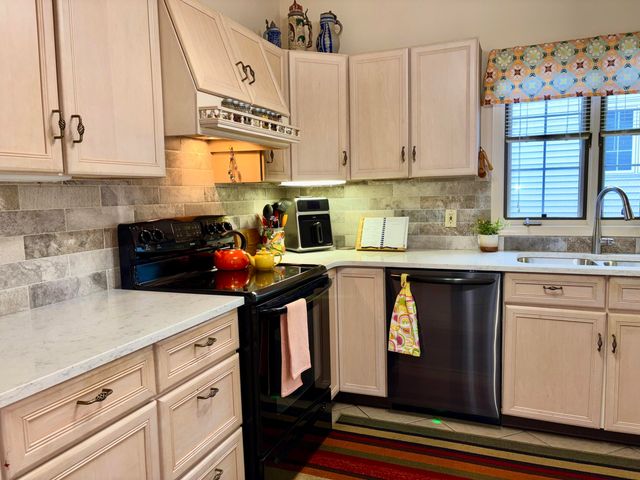1019 Hidden Creek Drive 17, Norton Shores City, MI 49441
