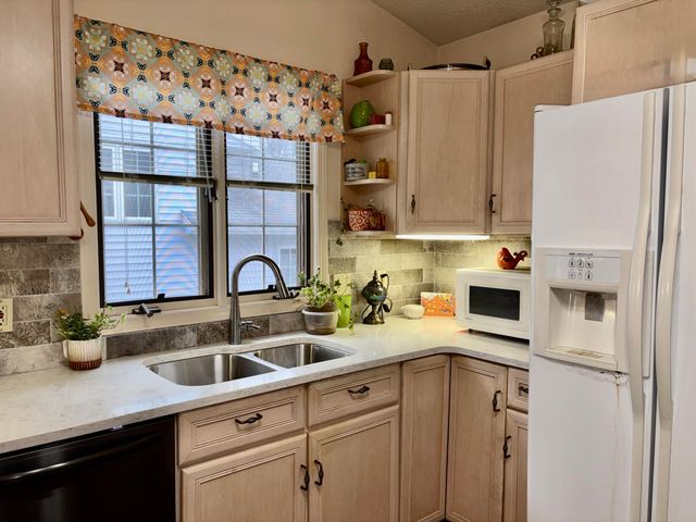 1019 Hidden Creek Drive 17, Norton Shores City, MI 49441