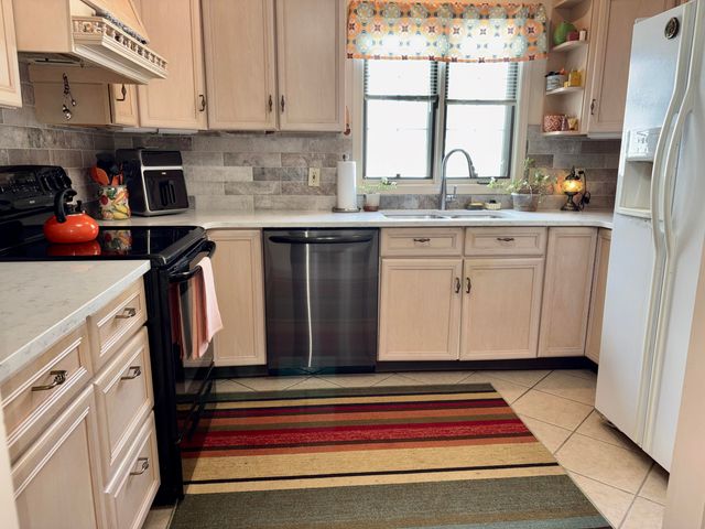 1019 Hidden Creek Drive 17, Norton Shores City, MI 49441