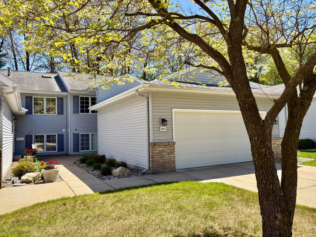 1019 Hidden Creek Drive 17, Norton Shores City, MI 49441