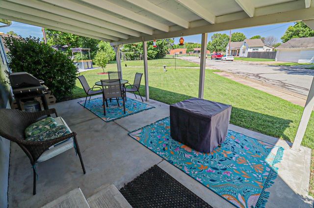 211 N Pine St, Inman, KS 67546