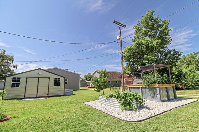 211 N Pine St, Inman, KS 67546