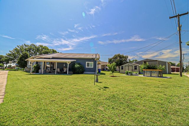 211 N Pine St, Inman, KS 67546