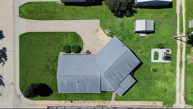 211 N Pine St, Inman, KS 67546