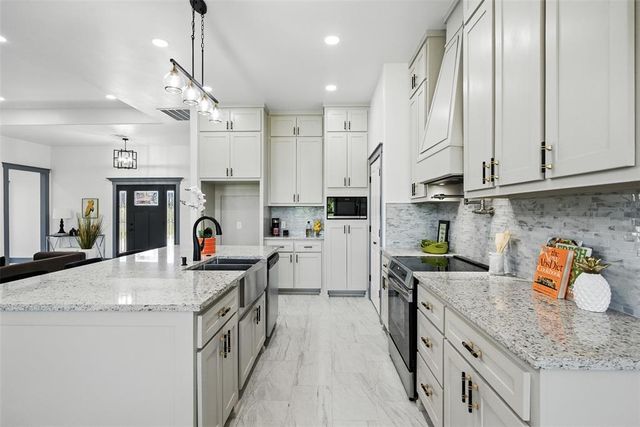 2432 Raven Circle, Blanchard, OK 73010