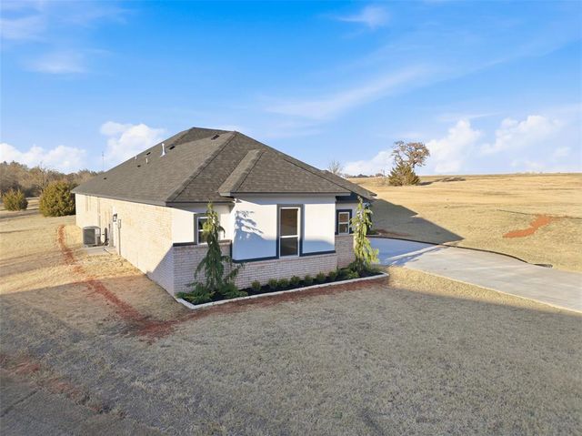 2432 Raven Circle, Blanchard, OK 73010