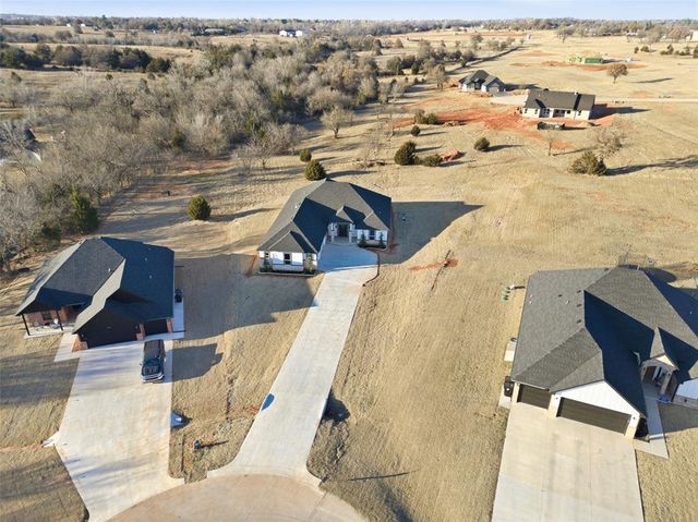 2432 Raven Circle, Blanchard, OK 73010