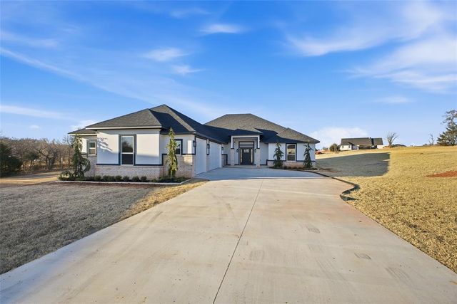 2432 Raven Circle, Blanchard, OK 73010