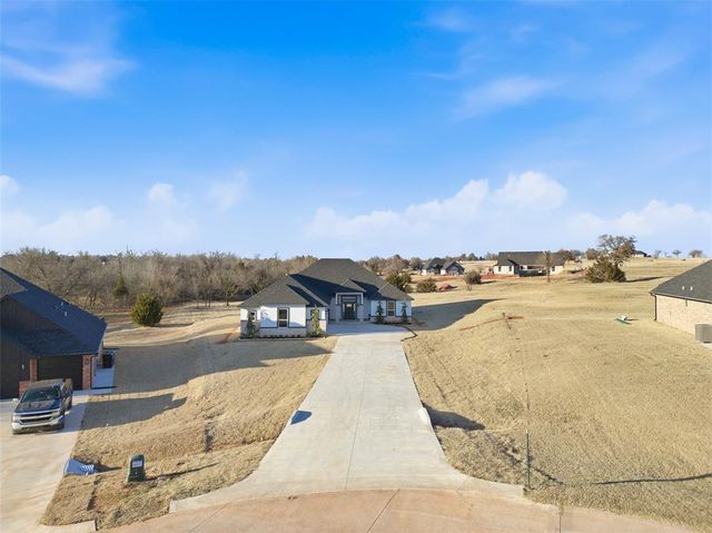 2432 Raven Circle, Blanchard, OK 73010