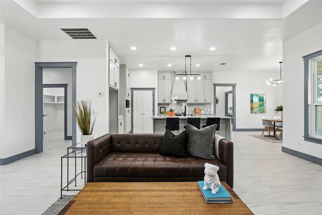 2432 Raven Circle, Blanchard, OK 73010