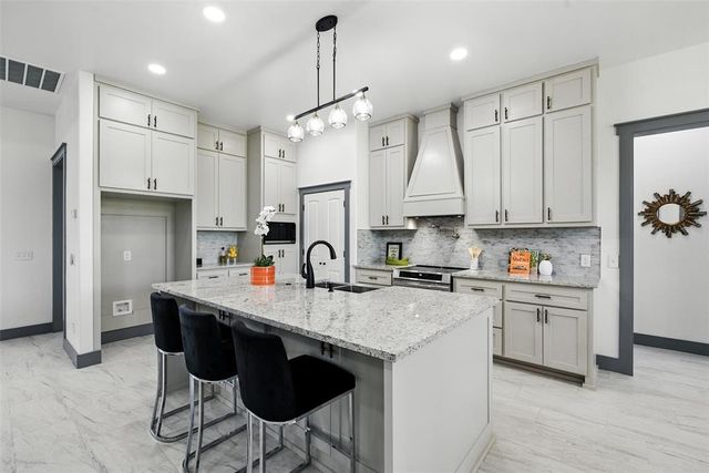 2432 Raven Circle, Blanchard, OK 73010