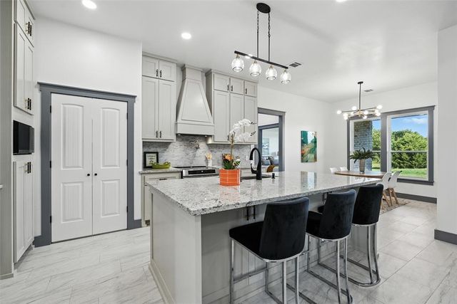 2432 Raven Circle, Blanchard, OK 73010