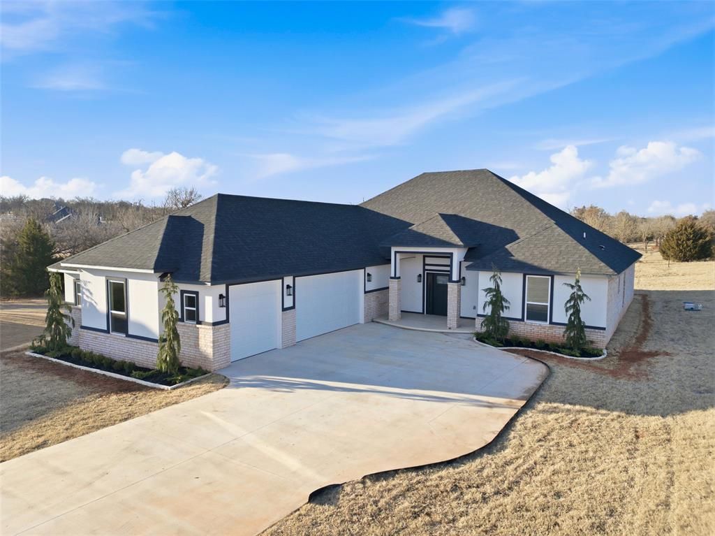 2432 Raven Circle, Blanchard, OK 73010