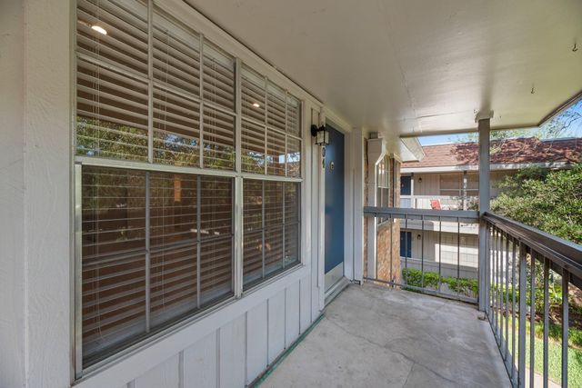 2350 Bering Drive G104, Houston, TX 77057