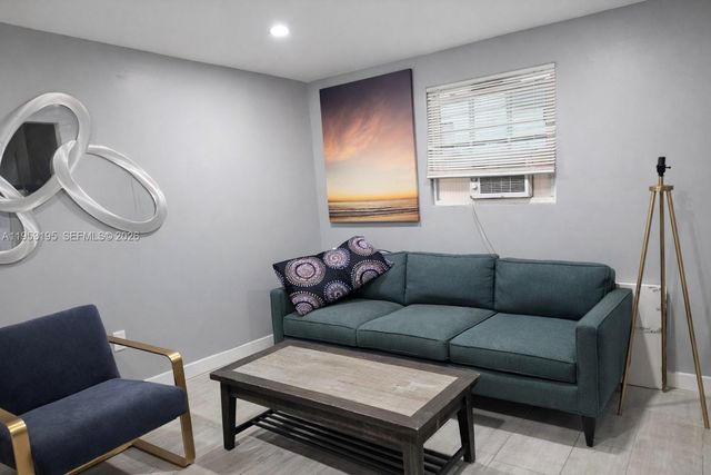 607 SW 10th St, Fort Lauderdale, FL 33315