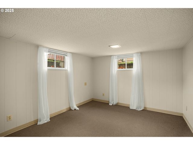 1814 Se 92ND Ave, Portland, OR 97216