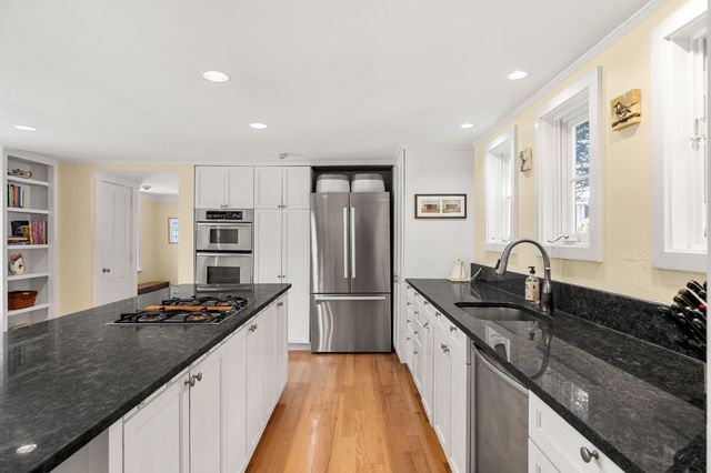 2 Sandy Pond Rd, Lincoln, MA 01773