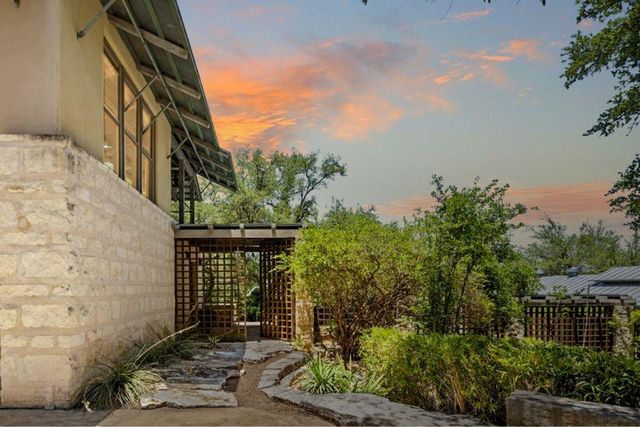 25014 Pedernales Canyon TRL, Spicewood, TX 78669