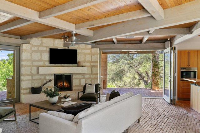 25014 Pedernales Canyon TRL, Spicewood, TX 78669