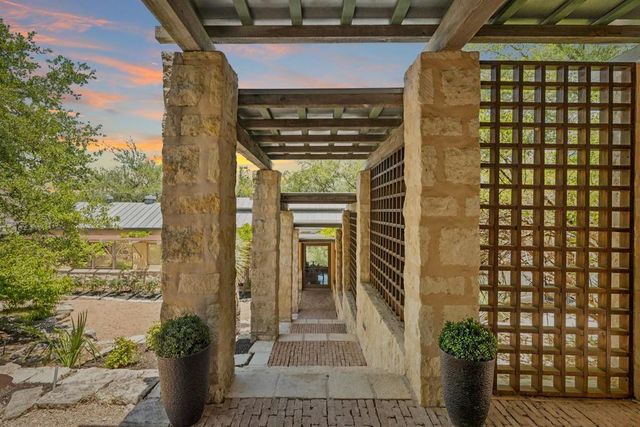 25014 Pedernales Canyon TRL, Spicewood, TX 78669