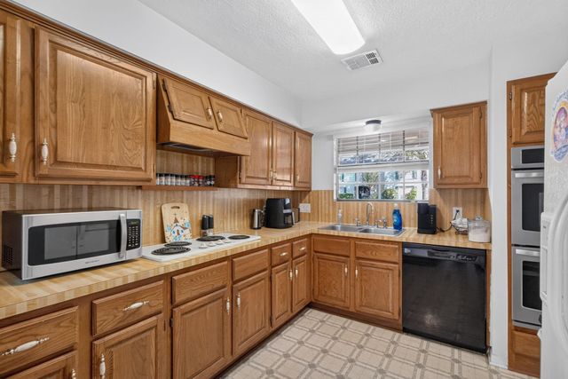 4018 Garden Lake Drive, Kingwood, TX 77339