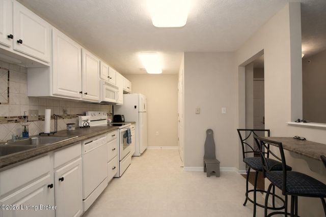 6405 Cameron Ln 208, Crestwood, KY 40014