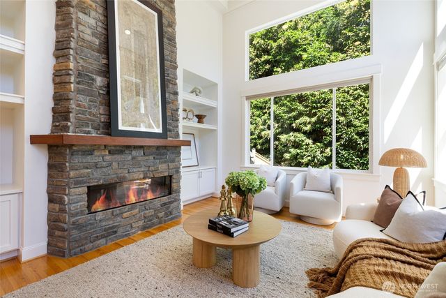 716 99th Avenue NE, Bellevue, WA 98004