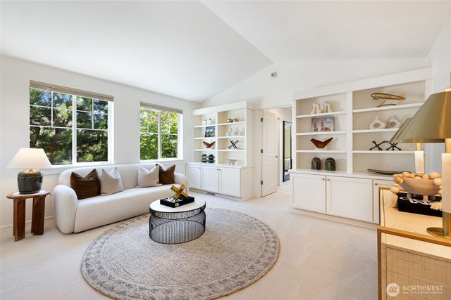 716 99th Avenue NE, Bellevue, WA 98004