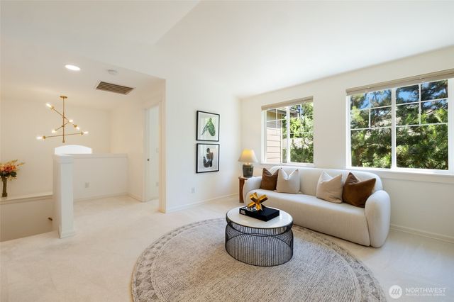 716 99th Avenue NE, Bellevue, WA 98004