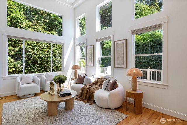 716 99th Avenue NE, Bellevue, WA 98004