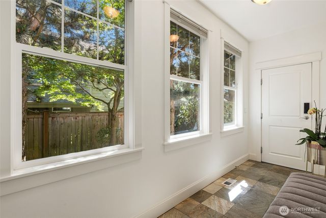 716 99th Avenue NE, Bellevue, WA 98004