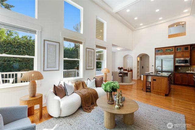716 99th Avenue NE, Bellevue, WA 98004