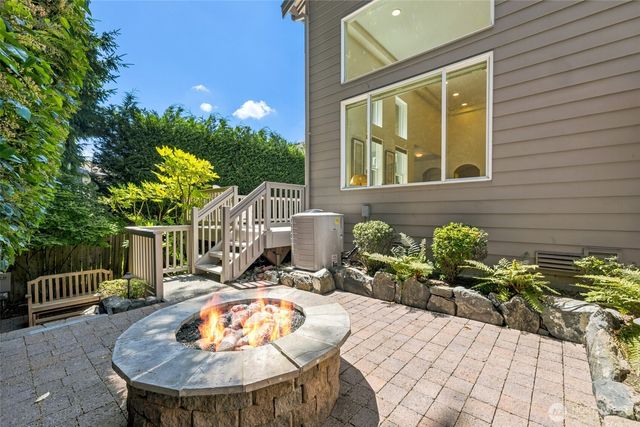 716 99th Avenue NE, Bellevue, WA 98004
