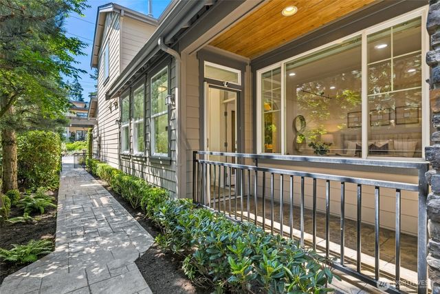 716 99th Avenue NE, Bellevue, WA 98004