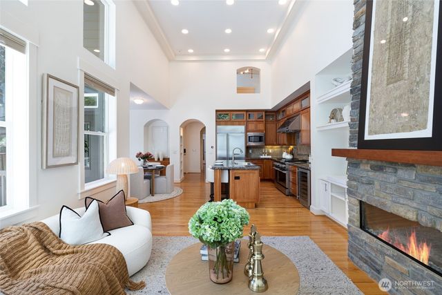 716 99th Avenue NE, Bellevue, WA 98004