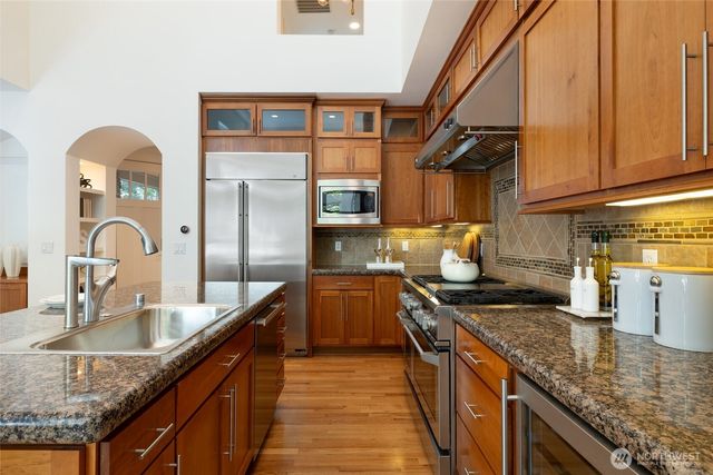 716 99th Avenue NE, Bellevue, WA 98004