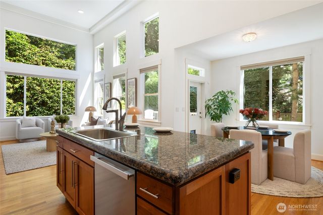716 99th Avenue NE, Bellevue, WA 98004