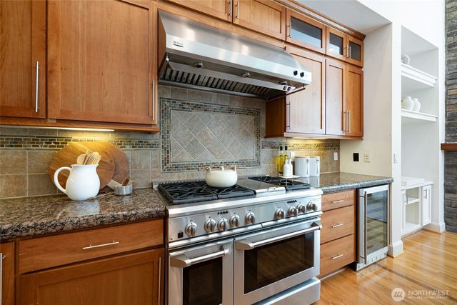 716 99th Avenue NE, Bellevue, WA 98004