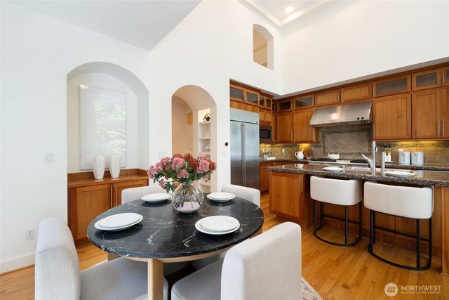 716 99th Avenue NE, Bellevue, WA 98004