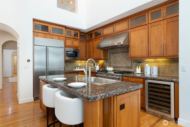716 99th Avenue NE, Bellevue, WA 98004