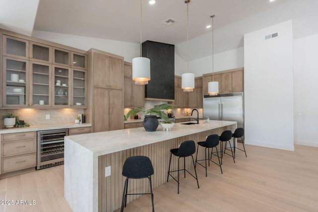 10228 N 55TH Place, Paradise Valley, AZ 85253