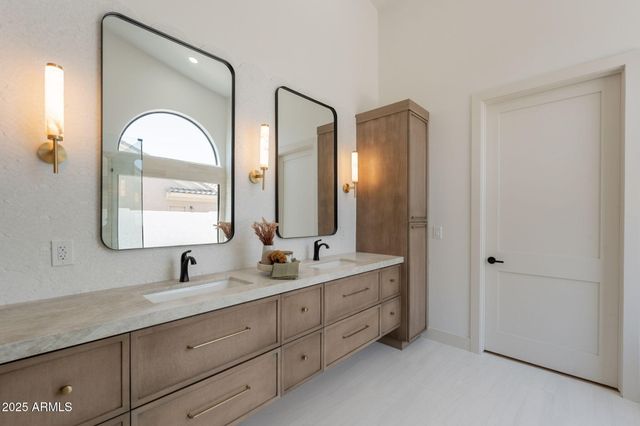 10228 N 55TH Place, Paradise Valley, AZ 85253