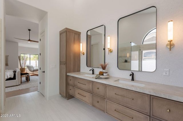 10228 N 55TH Place, Paradise Valley, AZ 85253