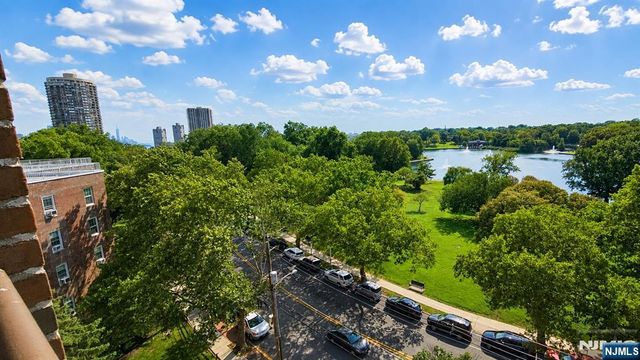 8800 Boulevard East 8M, North Bergen, NJ 07047